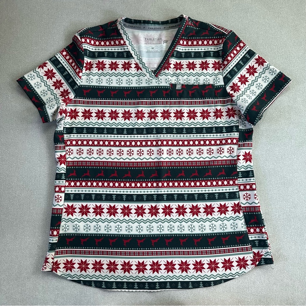 Fabletics Women's One Pocket Scrub Top. Fair Isle Holiday Print. Medium